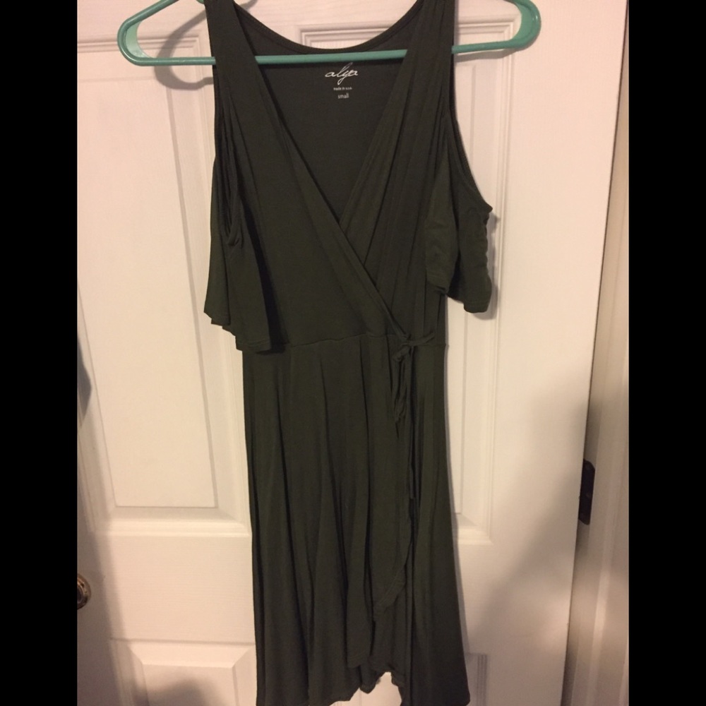 Ivy green dress with cut out sleeves
